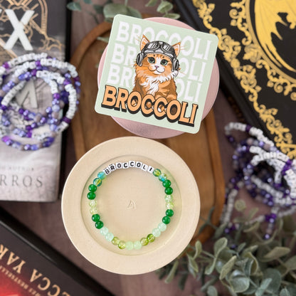 Bracelet with 'Broccoli' beads and a cat-themed card