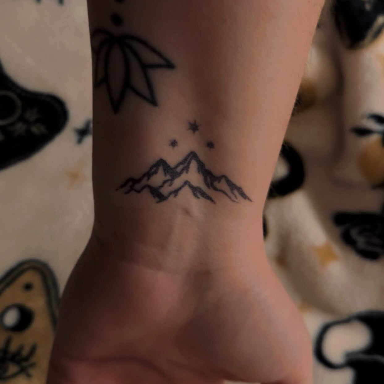 Velaris Mountain | ACOTAR Semi-Permanent Tattoo